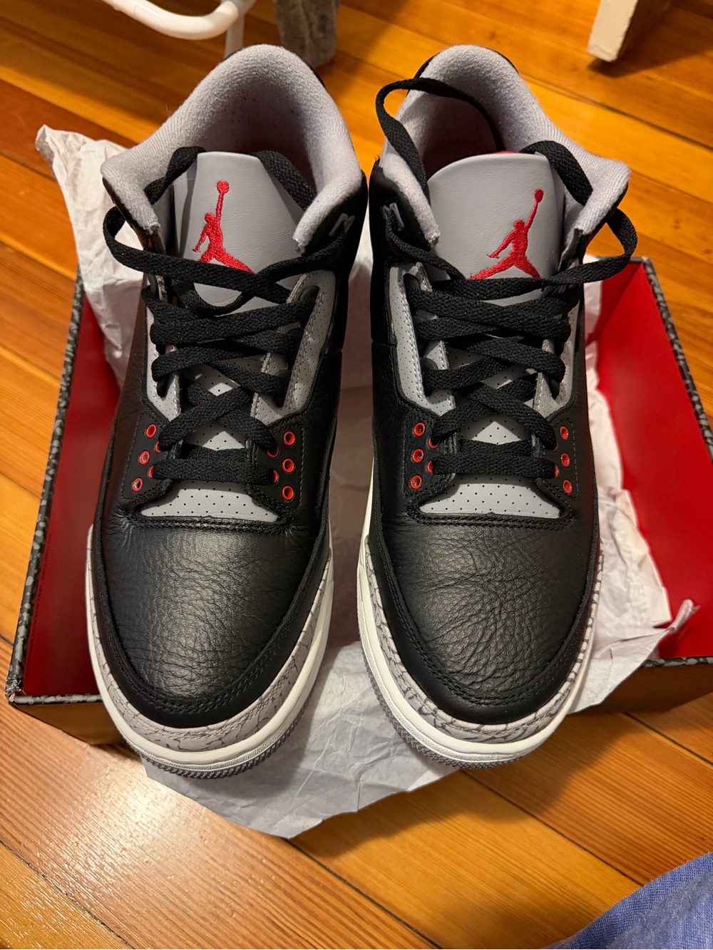 AIR JORDAN 3 RETRO
BLACK/FIRE RED-CEMENT GREY SZ 12